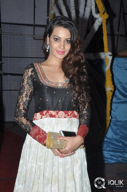 Diksha-Panth-at-Gopala-Gopala-Movie-Audio-Launch